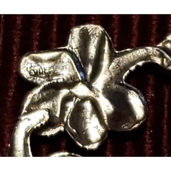 Vintage Unsigned Sterling Silver Oval Floral Metal Brooch/Pin - Picture 4 of 6